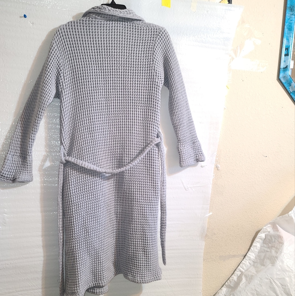 Brooklinen Waffle Gray Robe - Picture 8 of 12